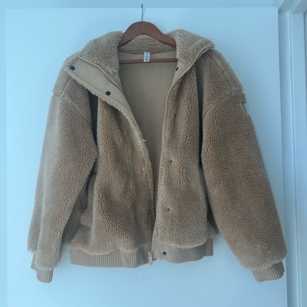 Alo Sherpa Jacket - Tan